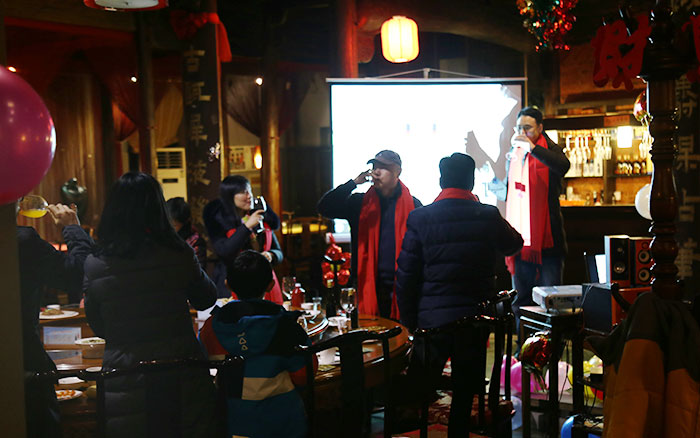 举杯同庆,众生欢喜 举杯同庆,众生欢喜