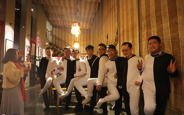 《黑白腿》舞蹈 《黑白腿》舞蹈