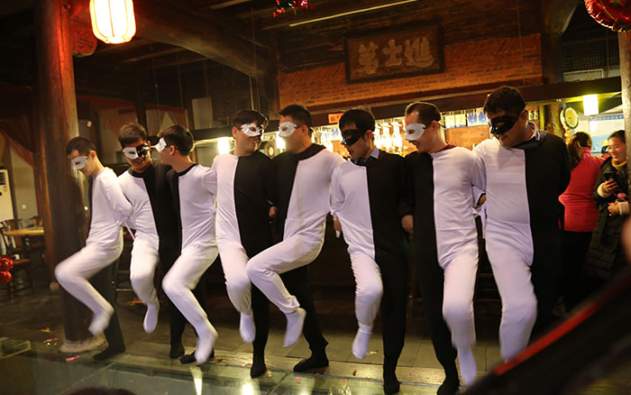 《黑白腿》舞蹈 《黑白腿》舞蹈