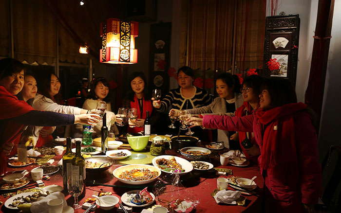 v悍马的姑娘,喝酒也不差! v悍马的姑娘,喝酒也不差!