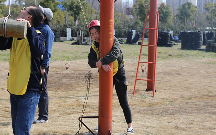 别看表情，请看柱子