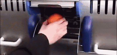 摘回来的橙子可放进机器中去皮