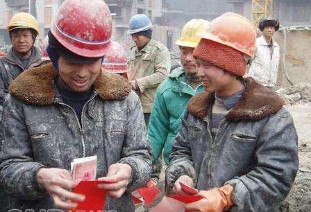 人社部：农民工工资必须&ldquo;月薪制&rdquo;，而且全覆盖！