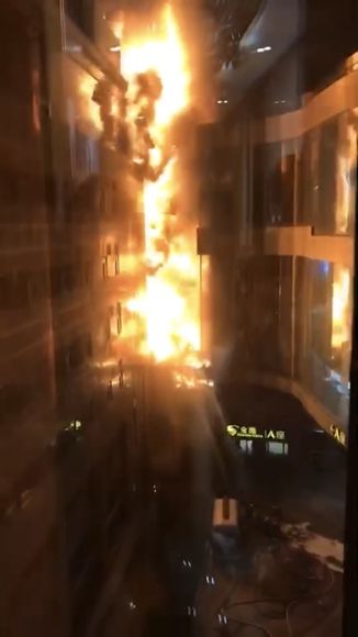 南京金鹰火灾.jpg 南京金鹰火灾.jpg