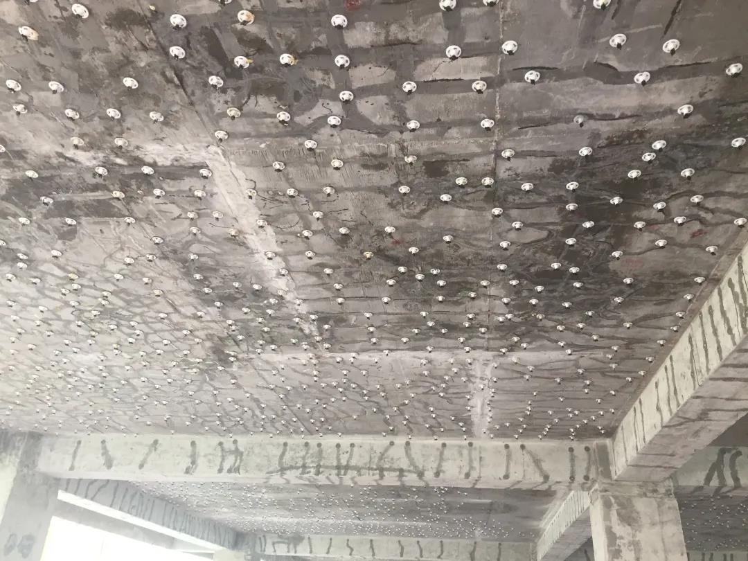 现浇混凝土楼板裂缝如何加固 现浇混凝土楼板裂缝如何加固