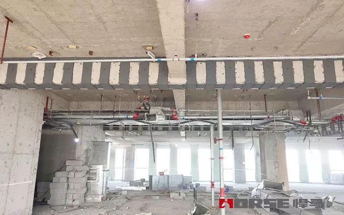 <font color="red">碳纤维板</font>和碳纤维布有什么区别