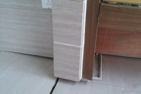 一楼大堂倾斜邮箱被拔离地面 对楼体有无影响？