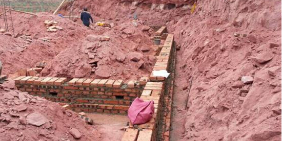 基础埋深受到的主要影响有哪些？