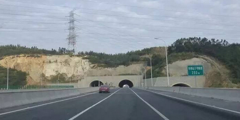 浅谈小净距隧道开挖施工