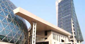 某汽车城楼面<font color="red">裂缝修补</font>