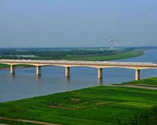 京沪高速新沂河大桥维修加固