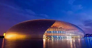 造型奇特的国家大剧院，6750吨钢架结构竟无柱子支撑？