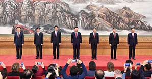 十九届政治局常委亮相 “看到一个世界大党的新风貌”