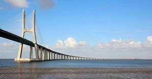 这座大桥,据说它可以承受一个约4.5倍的8级大地震! 这座大桥,据说它可以承受一个约4.5倍的8级大地震!