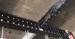 对于梁的斜截面受剪加固，碳纤维应当如何粘贴？