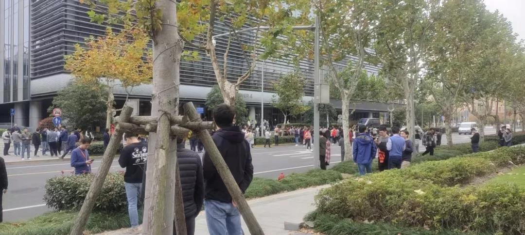 刚刚,上海地震了?有人从20楼冲到1楼避险! 刚刚,上海地震了?有人从20楼冲到1楼避险!