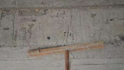 碳纤维布加固梁侧面竖向受力裂缝