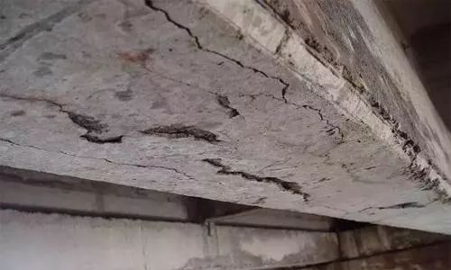 <font color="red">钢筋</font>锈蚀引起的裂缝问题